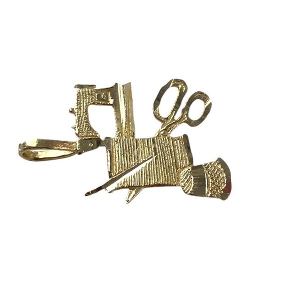 Vintage 14k Gold Diamond Cut Crafters Sewing Charm Pendant - Picture 3 of 5